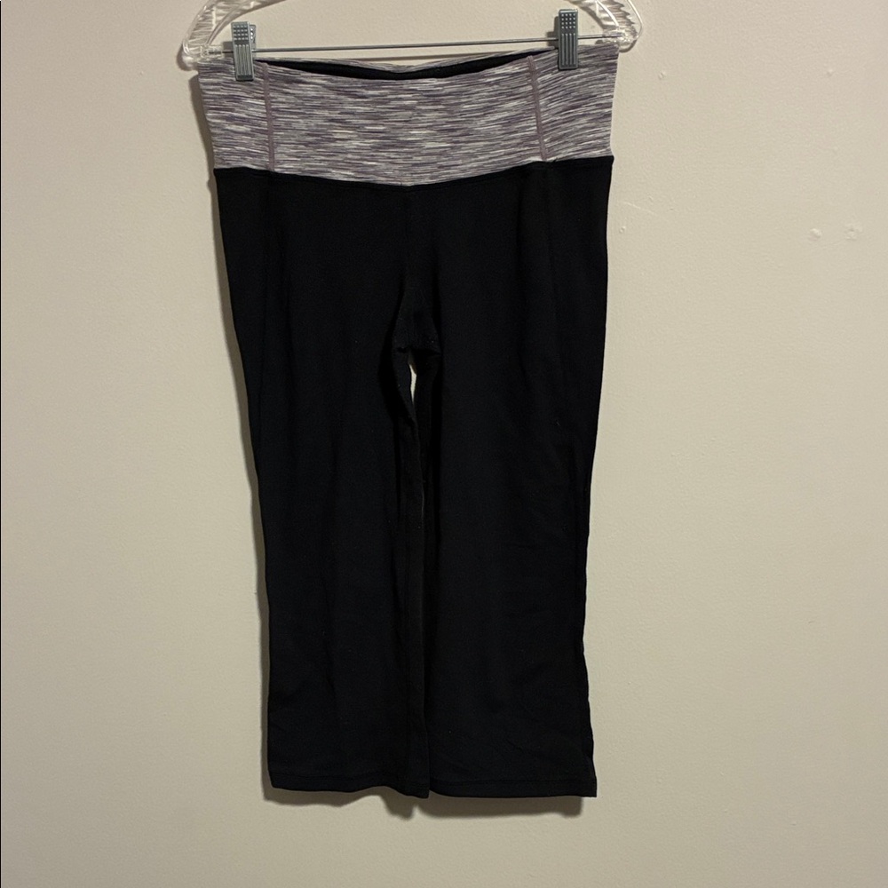 EUC LULULEMON ATHLETICA Black and Gray Capris